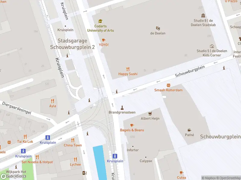 Ambulance met gepaste spoed naar de Kruisplein in Rotterdam