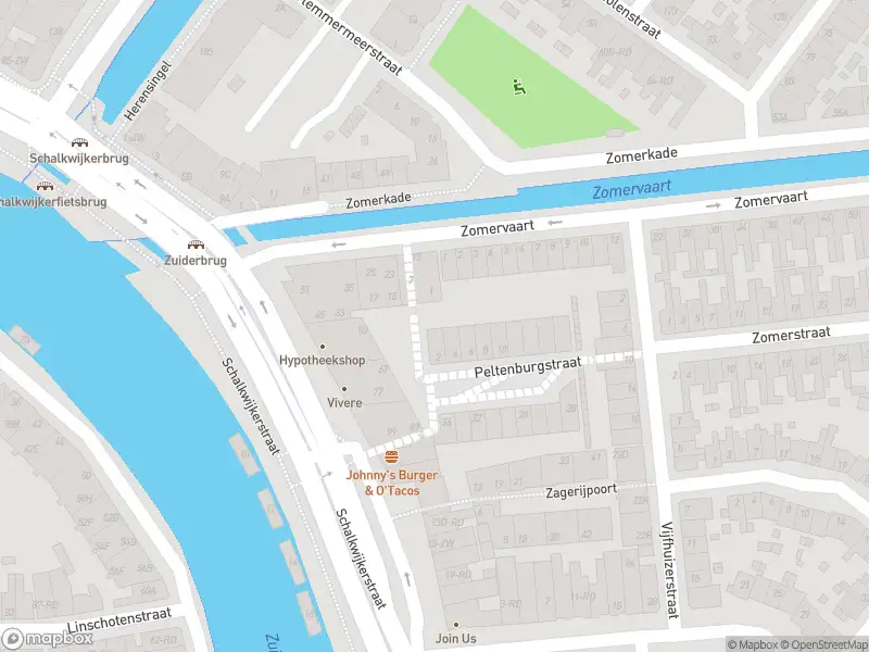 Ambulance met grote spoed naar de Peltenburgstraat in Haarlem