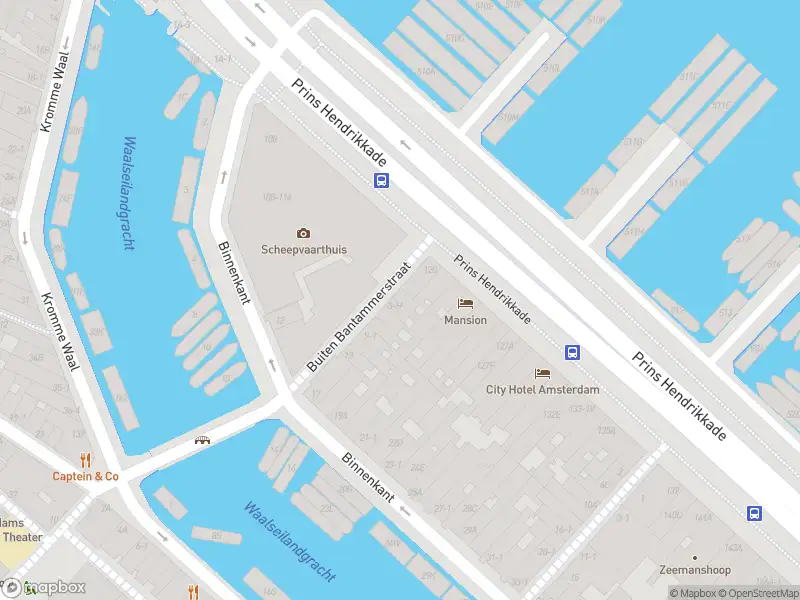 Ambulance met grote spoed naar de Buiten Bantammerstraat in Amsterdam