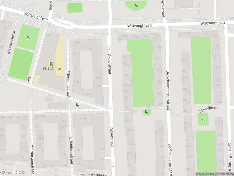 Ambulance met grote spoed naar de Majoor Fransweg in Amsterdam