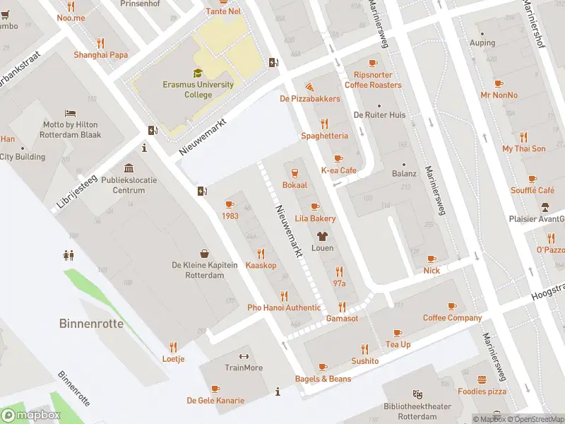 Ambulance met grote spoed naar de Nieuwemarkt in Rotterdam