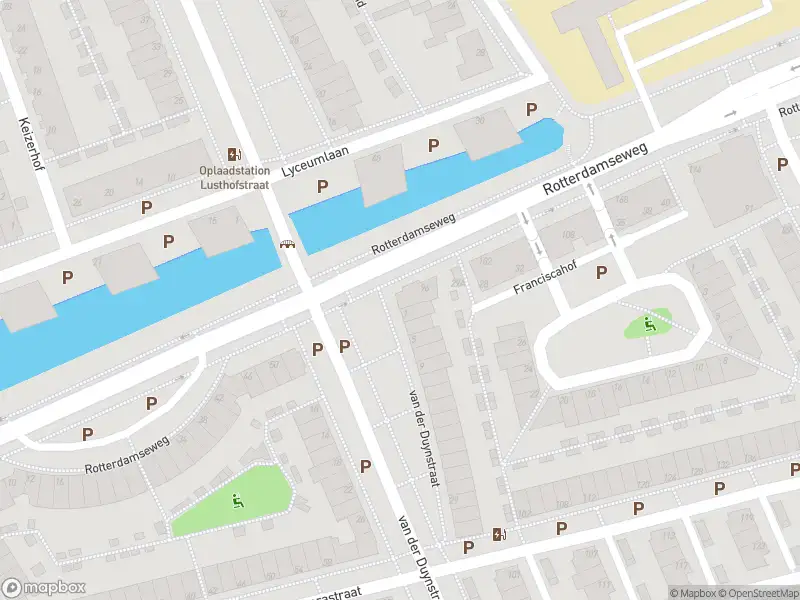 Ambulance met grote spoed naar de Van der Duynstraat in Vlaardingen