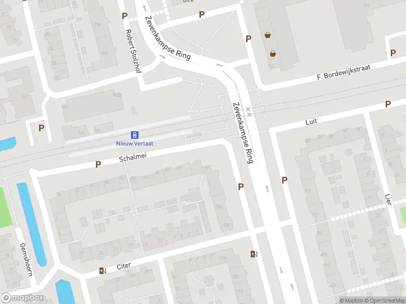 Ambulance met grote spoed naar de Schalmei in Rotterdam