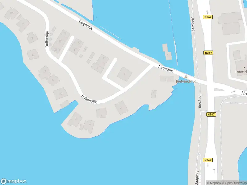 Ambulance met gepaste spoed naar de Buitendijk in Katwoude