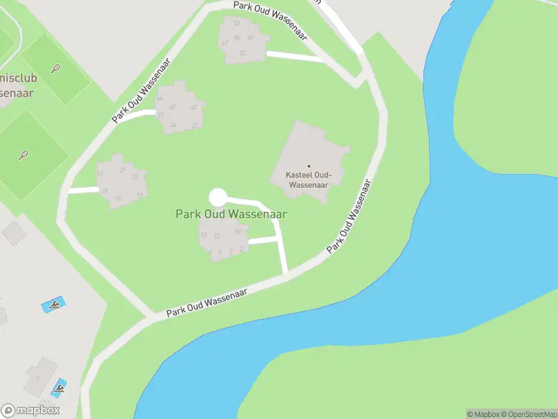 Ambulance met grote spoed naar de Park Oud Wassenaar in Wassenaar