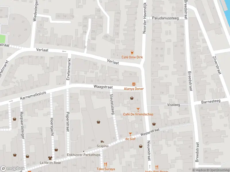 Ambulance met gepaste spoed naar de Waagstraat in Enkhuizen