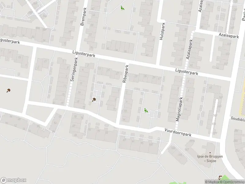 Ambulance met grote spoed naar de Ribespark in Zoetermeer