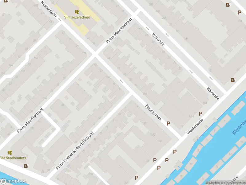 Ambulance met gepaste spoed naar de Nassaulaan in Schiedam