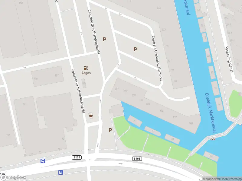 Ambulance met gepaste spoed naar de Centrale Groothandelsmarkt in Amsterdam