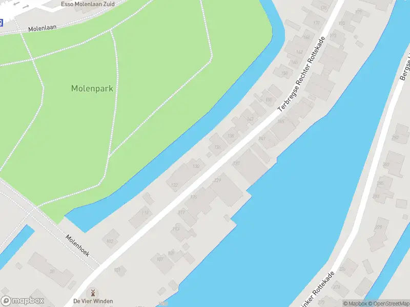 Ambulance met gepaste spoed naar de Terbregse Rechter Rottekade in Rotterdam