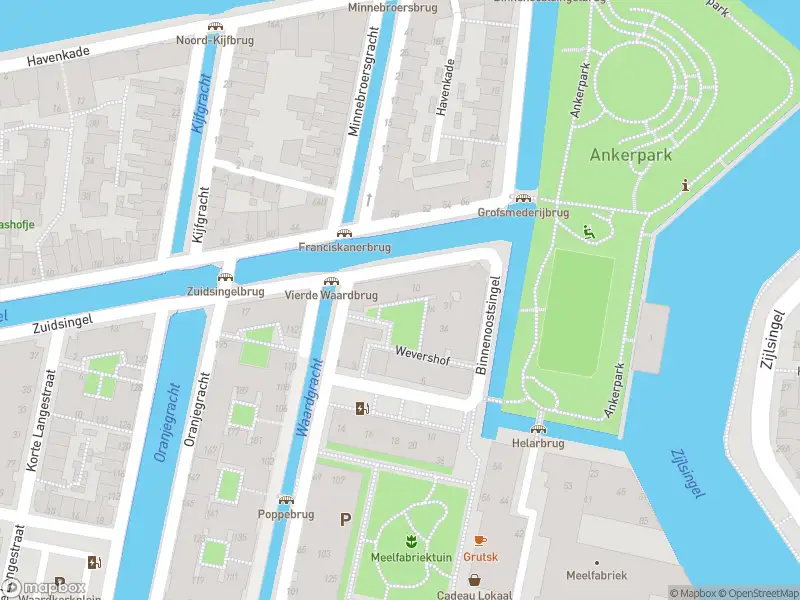 Ambulance met gepaste spoed naar de Wevershof in Leiden