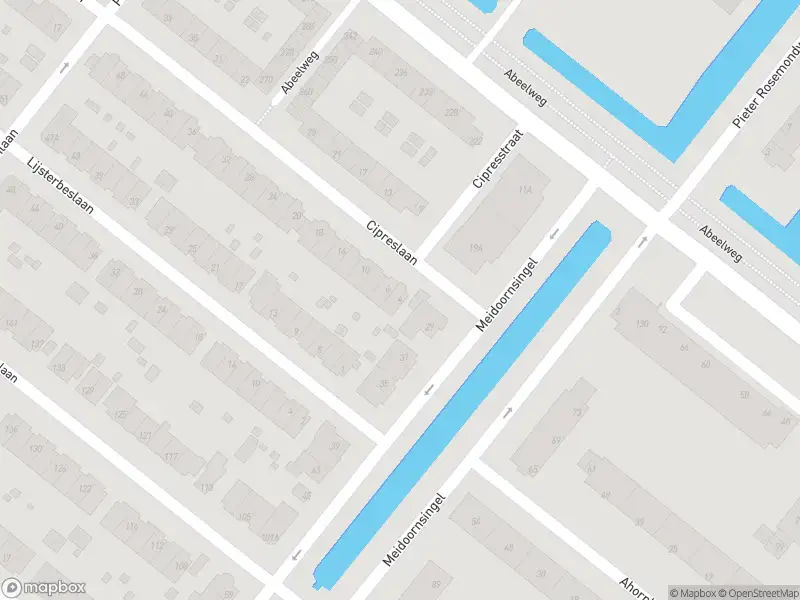 Ambulance met grote spoed naar de Cipreslaan in Rotterdam