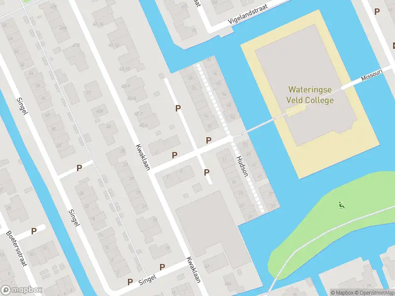 Ambulance met grote spoed naar de Hudson in 's-Gravenhage