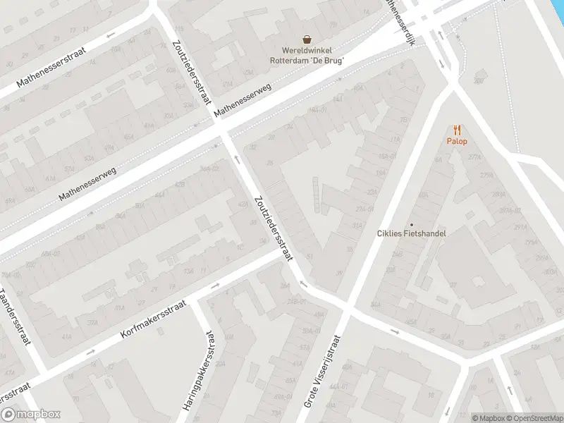 Ambulance met grote spoed naar de Zoutziedersstraat in Rotterdam