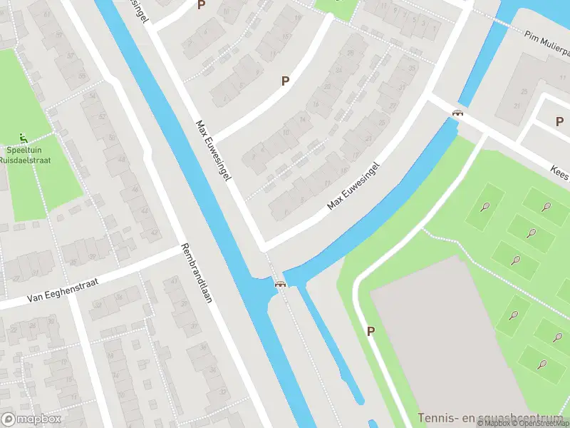 Ambulance met gepaste spoed naar de Max Euwesingel in Alphen aan den Rijn