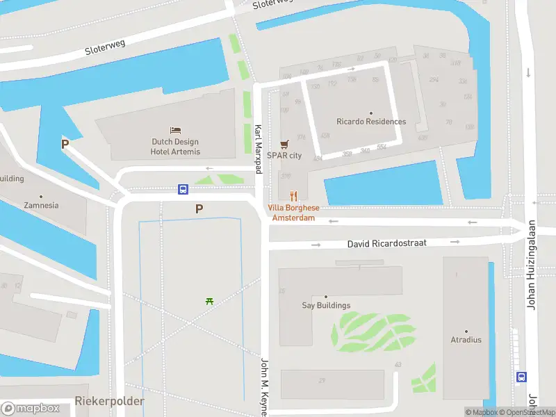 Ambulance met grote spoed naar de John M. Keynesplein in Amsterdam