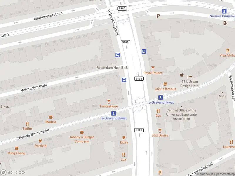 Ambulance met gepaste spoed naar de 's-Gravendijkwal in Rotterdam