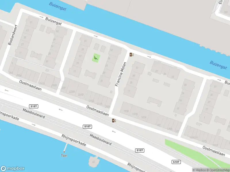 Ambulance met grote spoed naar de Francina Molen in Rotterdam