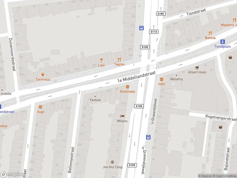 Ambulance met grote spoed naar de 's-Gravendijkwal in Rotterdam