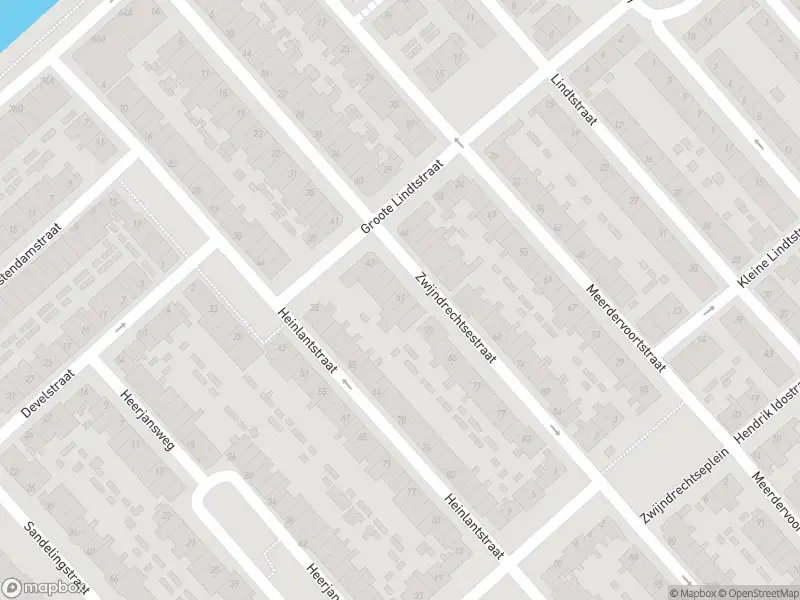 Ambulance met grote spoed naar de Zwijndrechtsestraat in Rotterdam