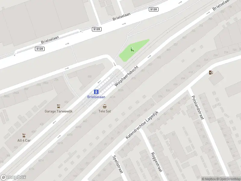 Ambulance met grote spoed naar de Wolphaertsbocht in Rotterdam