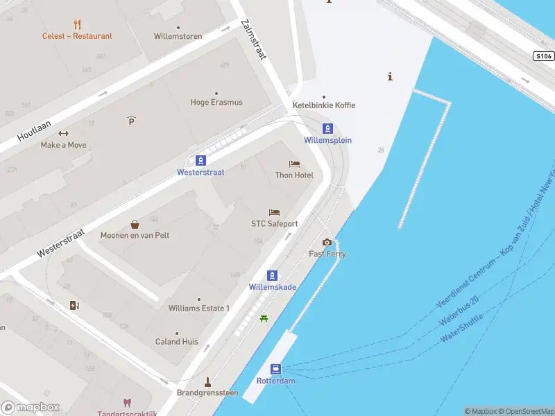 Ambulance met grote spoed naar de Westerstraat in Rotterdam