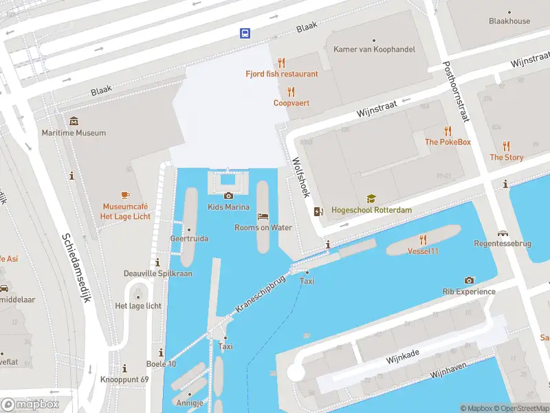 Brandweer met gepaste spoed naar de Wolfshoek in Rotterdam