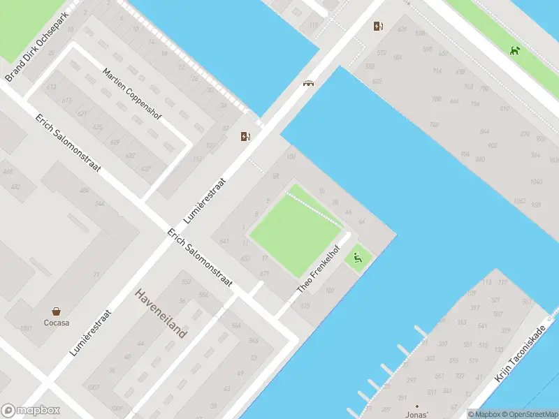 Ambulance met gepaste spoed naar de Theo Frenkelhof in Amsterdam