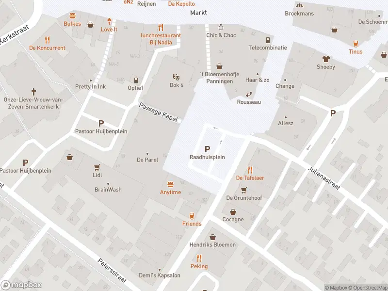 Politie naar de Raadhuisplein in Panningen vanwege aanrijding met letsel