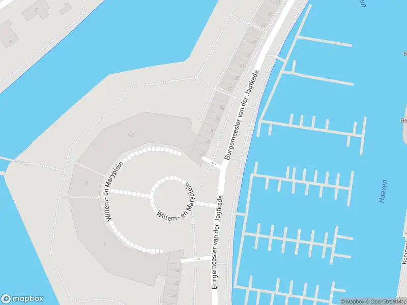 Ambulance met grote spoed naar de Burgemeester van der Jagtkade in Hellevoetsluis