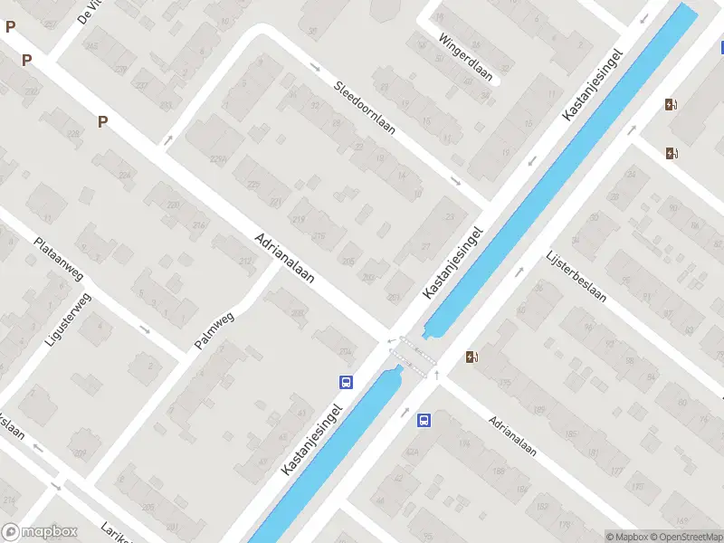 Ambulance met gepaste spoed naar de Adrianalaan in Rotterdam