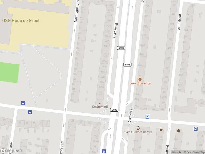 Ambulance met gepaste spoed naar de Dorpsweg in Rotterdam