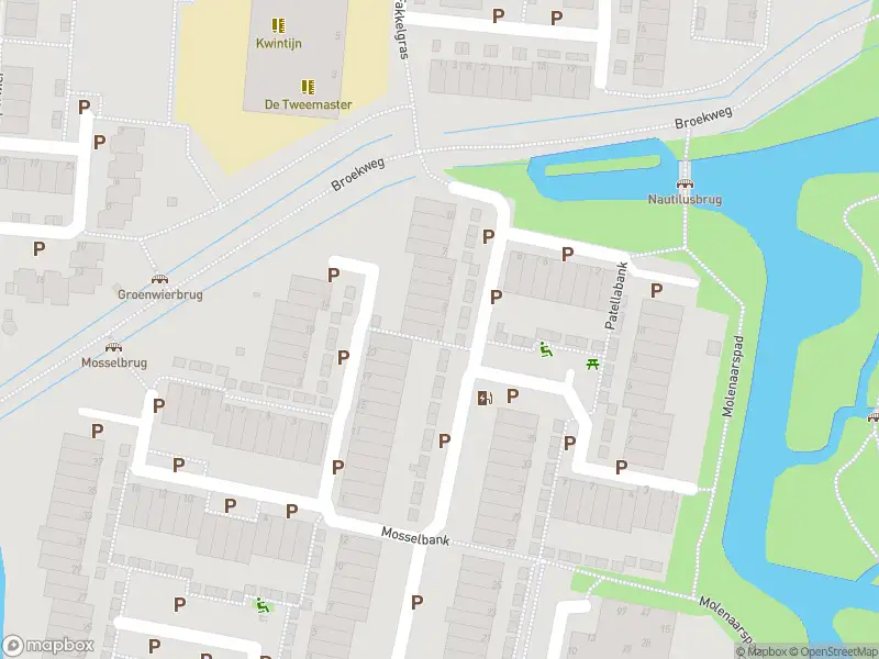 Ambulance met grote spoed naar de Strandschelpenbank in Leiden