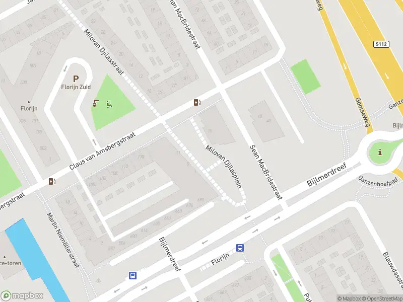 Ambulance met grote spoed naar de Milovan Djilasplein in Amsterdam