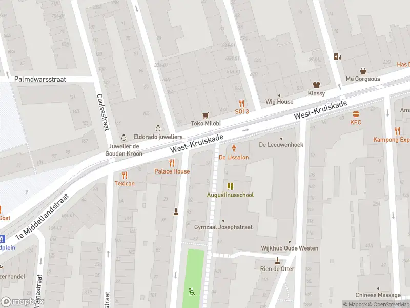 Ambulance met grote spoed naar de West-Kruiskade in Rotterdam