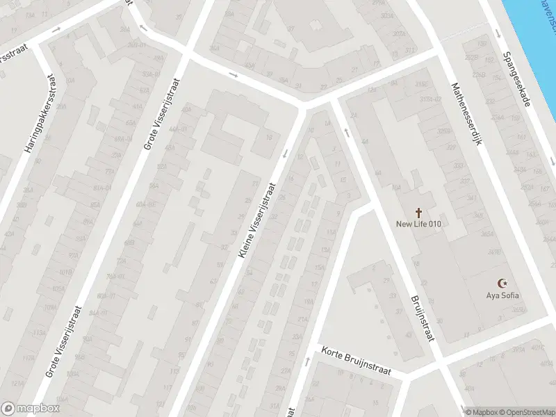 Ambulance met grote spoed naar de Kleine Visserijstraat in Rotterdam