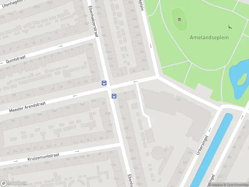 Ambulance met gepaste spoed naar de Meester Arendstraat in Rotterdam