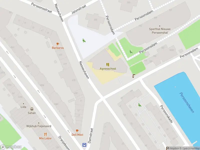 Brandweer met grote spoed naar de Zinkerstraat in Rotterdam vanwege afhijsen patient