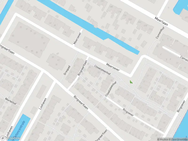 Ambulance met grote spoed naar de Meeroever in Hillegom