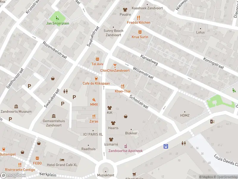 Ambulance met gepaste spoed naar de Schoolstraat in Zandvoort