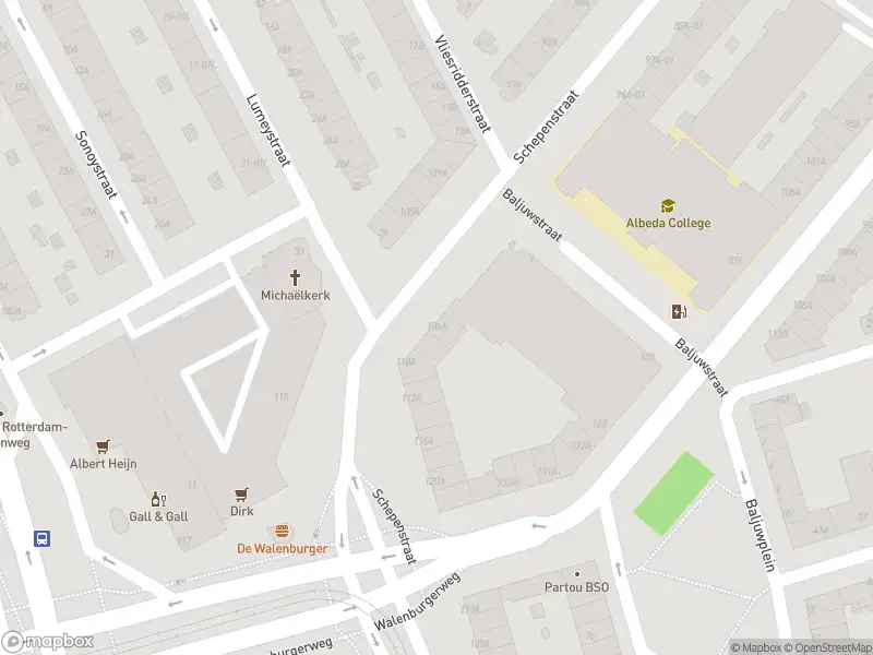 Ambulance met grote spoed naar de Schepenstraat in Rotterdam