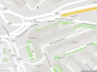 Ambulance met grote spoed naar de Schagerlaan in Amsterdam