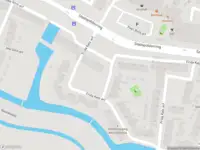 Ambulance met grote spoed naar de Frida Katz-erf in Dordrecht