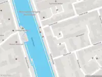 Ambulance met grote spoed naar de Oosterstraat in Vlaardingen