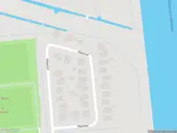 Ambulance met gepaste spoed naar de Maanhof in Amsterdam