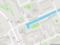 Ambulance met grote spoed naar de Den Burgstraat in Amsterdam