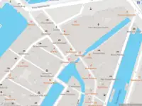 Brandweer met gepaste spoed naar de Sint Olofssteeg in Amsterdam