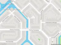 Ambulance met grote spoed naar de Sara Trooststraat in Leiden