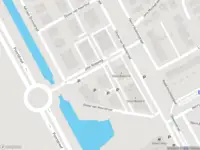 Politie naar de John Rossweg in Almere vanwege personen te water