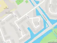 Ambulance met grote spoed naar de Louvre in Capelle aan den IJssel